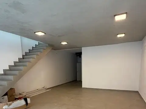 Local en Venta en Villa Luro, USD 330.000