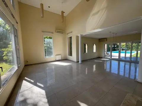 Casa en Alquiler en Campos De Alvarez, USD 2.400