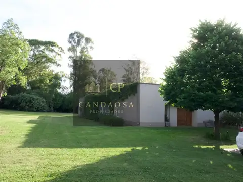Excelente Casa en Venta en Barrio Quebradas,Baradero.
