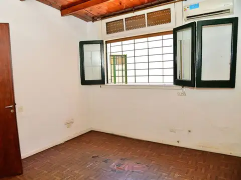 CASA 5 AMBIENTES COCHERA TERRAZA