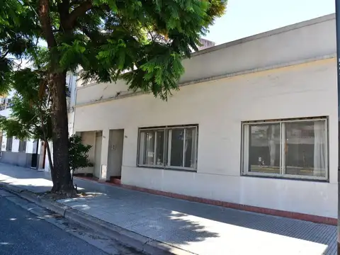 CASA 5 AMBIENTES COCHERA TERRAZA