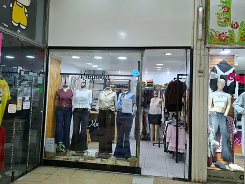 LOCAL COMERCIAL MORON CENTRO EN GALERIA CENTRO