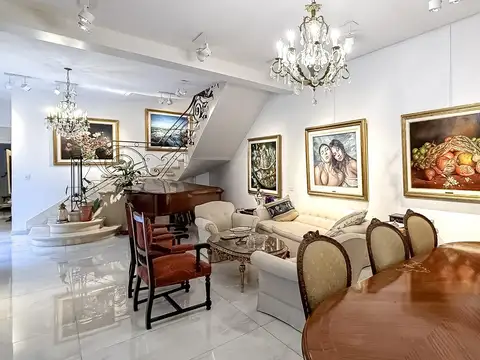 Casa 8 ambientes con 3 baños