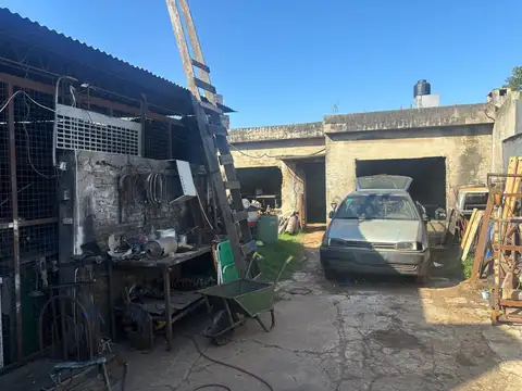 Casa en venta de 3 Ambientes a reciclar en Ezpeleta