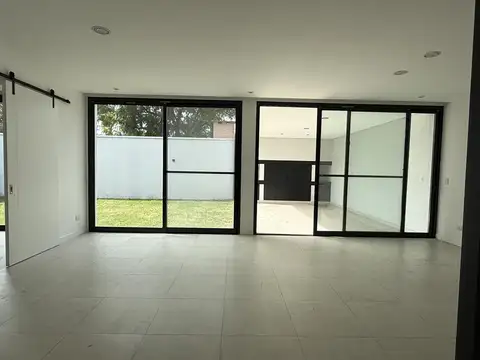 Casa 3 ambientes con 2 baños