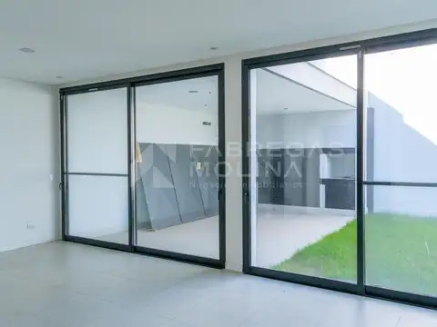 Casa 3 ambientes con 2 baños