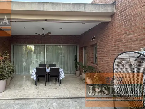 Excelente Casa 12 ambientes - 825 m² Edificados s/ 3700 m² de lote - San Diego C.C