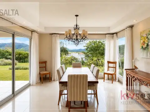 Casa 15 ambientes con 5 baños