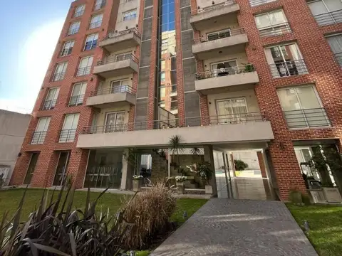 Departamento 3 ambientes impecable con cochera y baulera