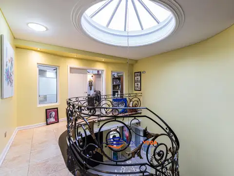 Casa en Venta con 6 cocheras