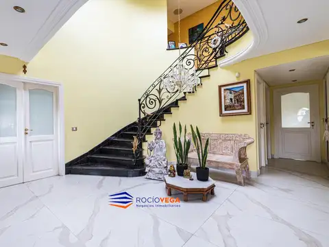 Casa 10 ambientes con 6 baños