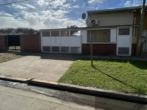 CASA EN ALQUILER CON PILETA 2 DORMITORIOS