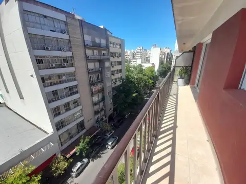 Departamento de 3 amb c/ Balcon a la calle cochera y Baulera
