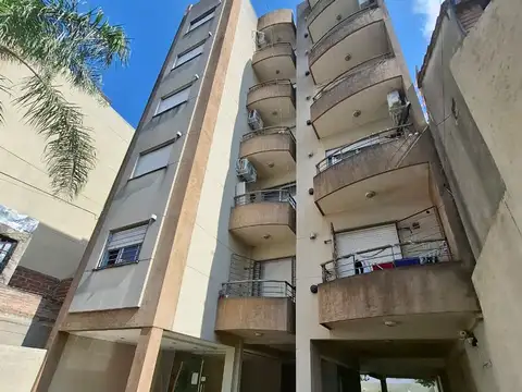 Monoambiente con cochera en alquiler en Moron