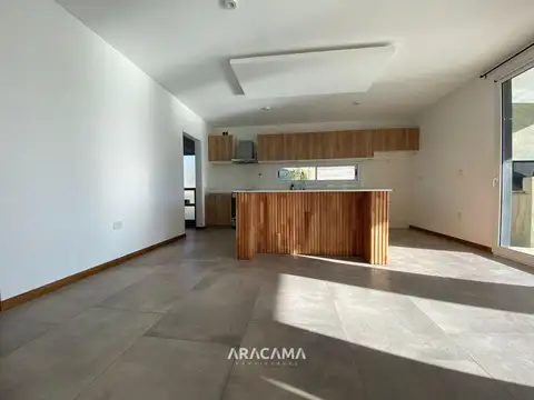 Casa en Alquiler en Countries y Barrios Cerrados en Ezeiza, USD 1.800