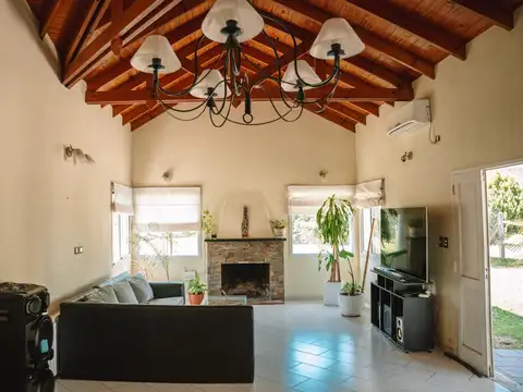 Casa 4 ambientes con 3 baños