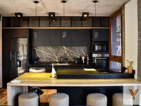 Casa en Venta con 8 cocheras