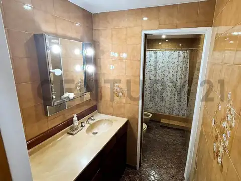 VENTA TRIPLEX 4 AMBIENTES CON ENTRADA INDEPENDIENTE GERLI