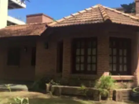 Oportunidad  CASA PINAMAR CENTRO. POR DIA uS300. Sin comisión.