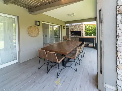 Casa 5 ambientes con 3 baños