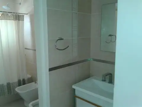 Venta de Casa 4 AMBIENTES en ZONA ESTE, PICO TRUNCADO
