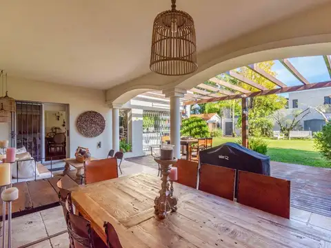 Casa 10 ambientes con 7 baños