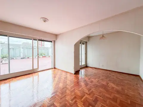 Departamento de 4 Ambientes en Venta, Con Patio y Baulera - Vicente López