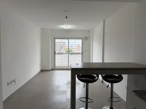 Departamento en Alquiler en Abasto, $ 300.000