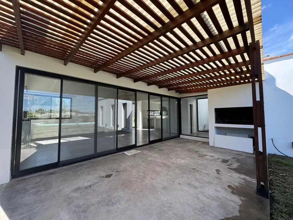 Venta de casa con pileta y fondo verde - Santa Lucia Pilar del Este - Foto 24