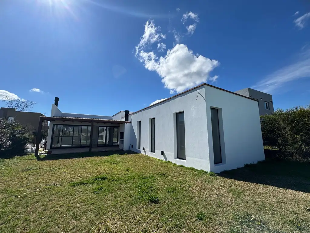 Venta de casa con pileta y fondo verde - Santa Lucia Pilar del Este - Foto 22