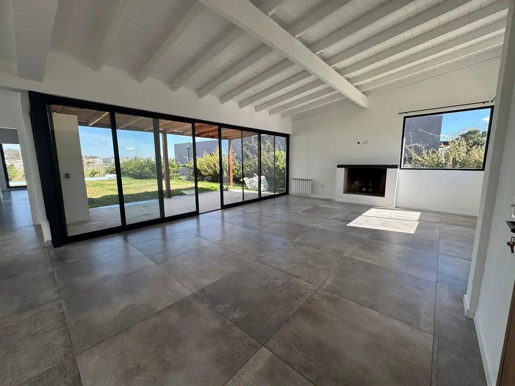 Casa en Venta - Pilar del Este - Santa Lucia