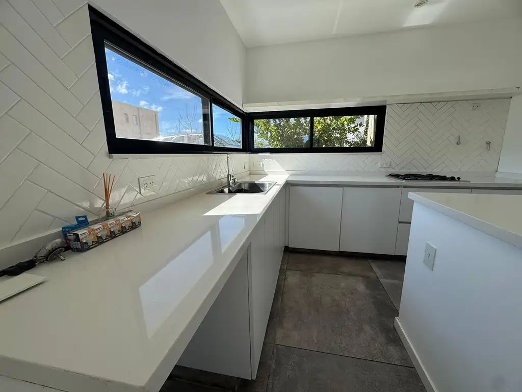 Casa en Venta en Pilar del Este - Santa Lucia