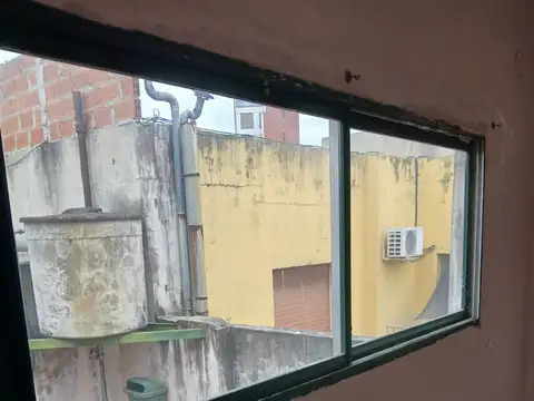 LOCAL CON VIVIENDA A RECICLAR