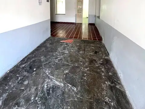 ALQUILER SÓLO PARA USO PROFESIONAL O COMERCIAL - A MTS DE AV PTE PERÓN.