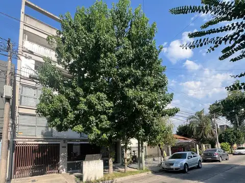 DEPARTAMENTO EN ALQUILER CON COCHERA DESCUBIERTA