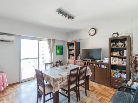 Departamento en  Almagro de 3 ambientes con balcón. Frente