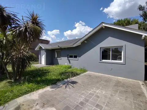 AUR Venta Casa 3 Ambientes,  quincho con parrilla, gas natural, Parque Sakura, Exaltación de la Cruz