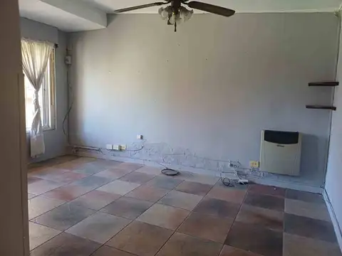 CASA 3 AMB EN VENTA EN DON TORCUATO CON JARDÍN