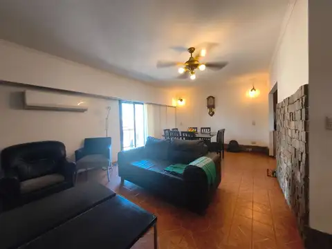 Depto Tipo Casa 4 ambientes con 2 baños