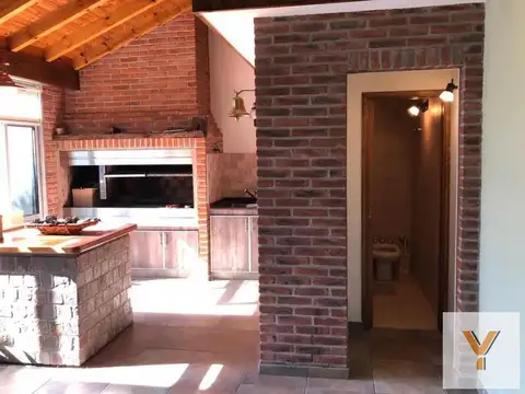 Casa en venta - 3 dormitorios 2 baños 2 cocheras - 255mts2 - Morón