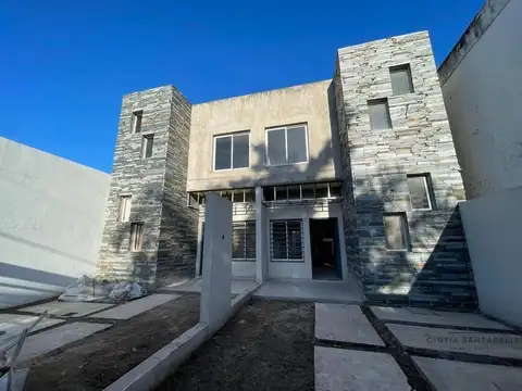 Dúplex en venta c/ cochera en Ituzaingó Norte