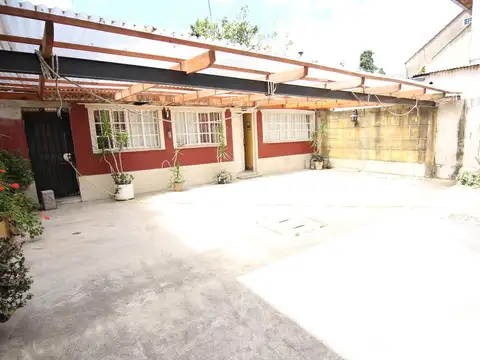 Carlos Gardel al 2600 entre Junin y Bacacay