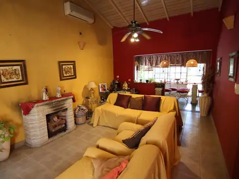 Casa 3 ambientes con 2 baños