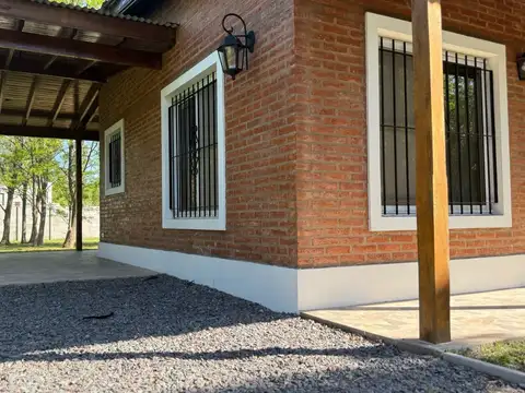 Casa 4 ambientes con 2 baños