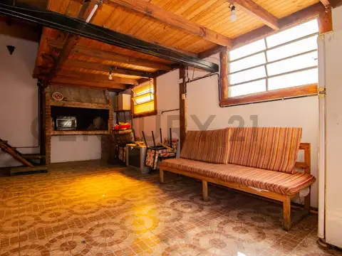 Cordiviola 700, Piso 0