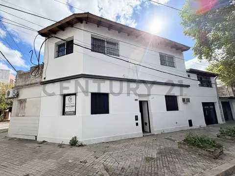 Venta Casa de 3 Dormitorios con cochera y quincho en Arroyito, Rosario