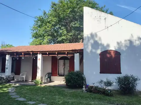 Casa 5 ambientes con 2 baños