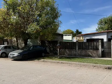 VENTA CASA 5 AMBIENTES PATIO COCHERA SAN VICENTE