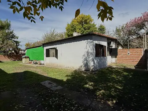 VENTA CASA 5 AMBIENTES PATIO COCHERA SAN VICENTE