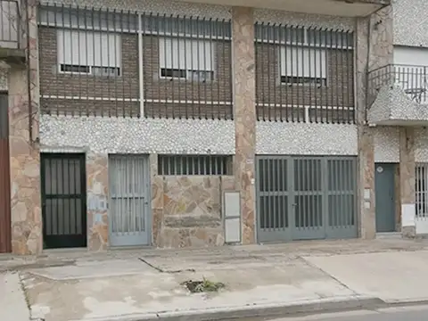 AMPLIO DEPARTAMENTO 3 DORMITORIOS PLANTA ALTA GARIBALDI 1668